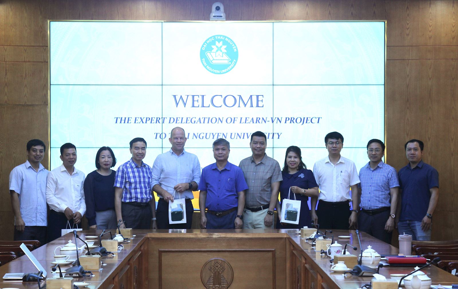 Nhóm chuyên gia của dự án LEARN-VN làm việc với Đại học Thái Nguyên