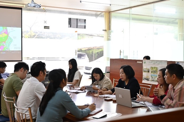 Chuẩn bị phương án trồng cỏ trên khuôn viên Công viên Khí hậu