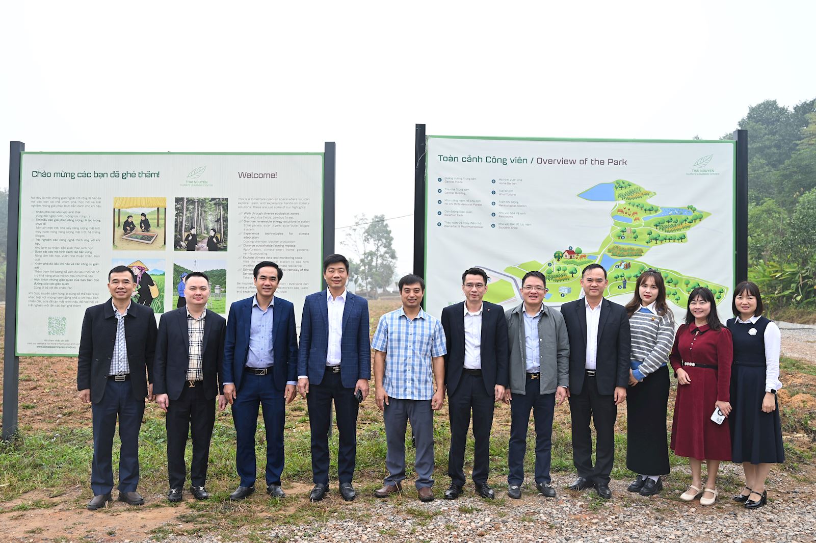 Đại diện bộ giáo dục và đào tạo, bộ khoa học và công nghệ tham quan công viên khí hậu