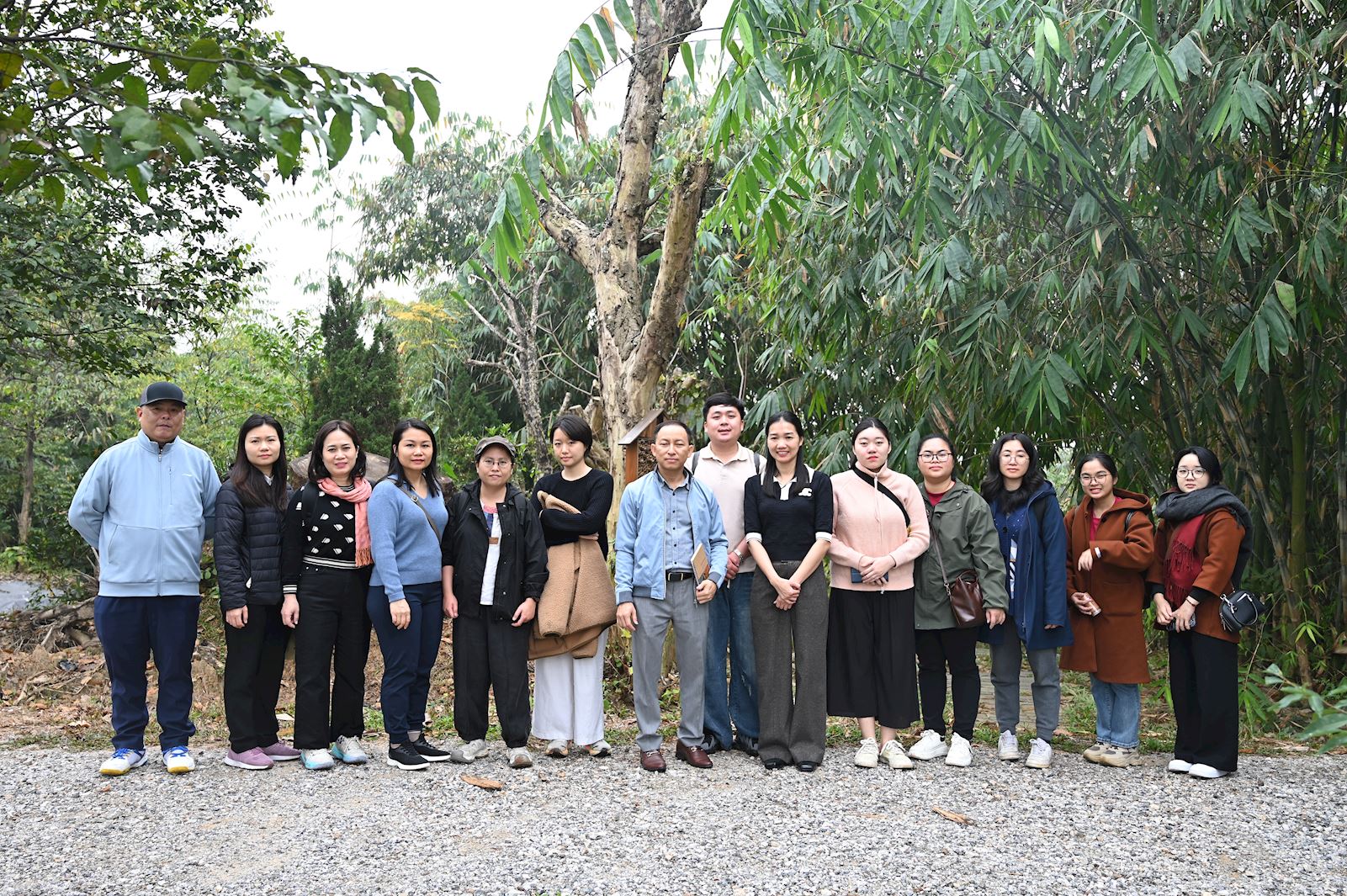 Đoàn giảng viên, học viện trường khoa học liên ngành và nghệ thuật tham quan, thực địa tại công viên khí hậu Thái Nguyên